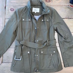 Green bass lightweight jacket with optional hood